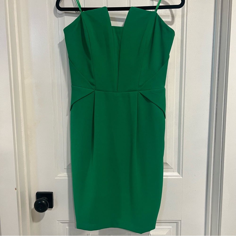 Adelyn Rae Beautiful Strapless Green Pleated Mini Dress. Size Medium.